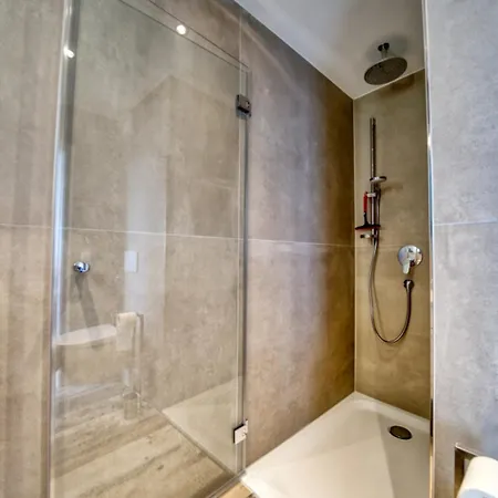 - Haus H, App 0h0301 *